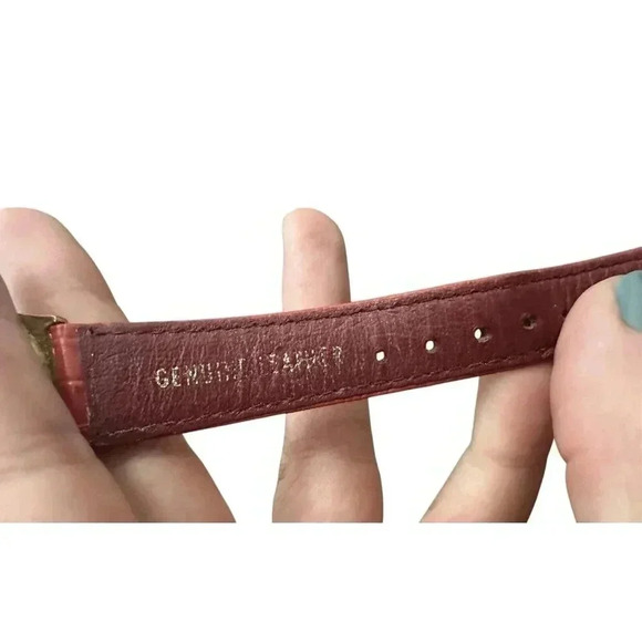 VTG R&R Christmas Watch Women’s Leather Red Band Bear Train Holiday - Picture 4 of 5